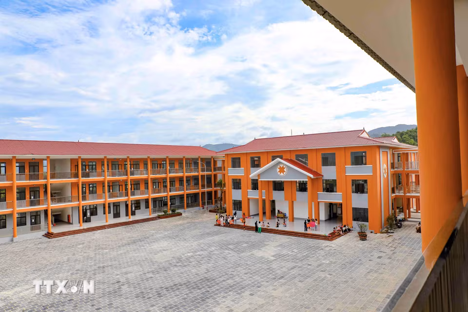 Khuôn viên Trường Phổ thông dân tộc nội trú liên cấp Tiểu học và Trung học cơ sở xã Thanh Nưa. (Ảnh: Xuân Tư/TTXVN)