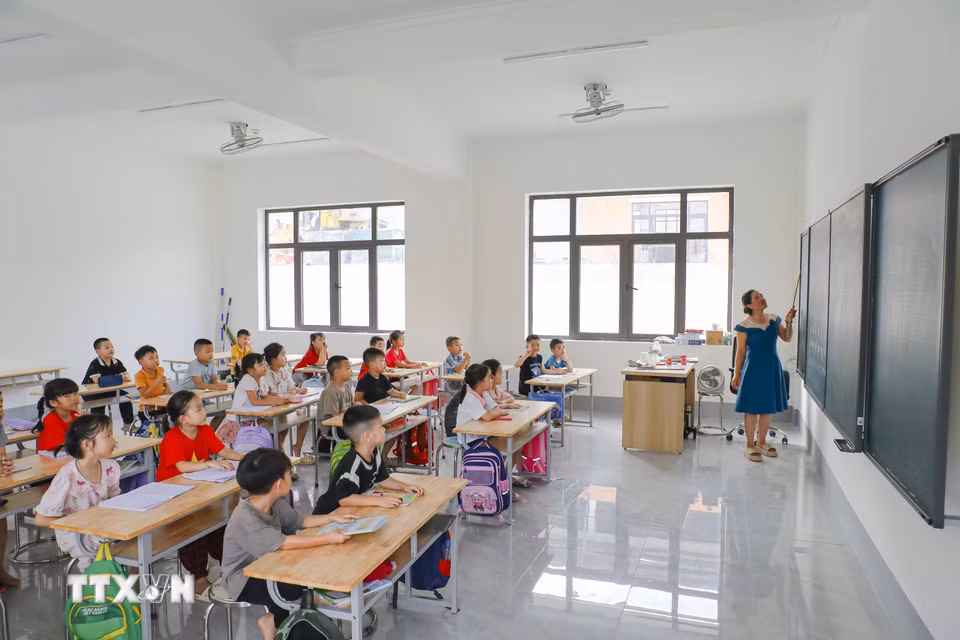 Khối lớp 1 đã vào học tại Trường Phổ thông dân tộc nội trú liên cấp Tiểu học và Trung học cơ sở xã Thanh Nưa. (Ảnh: Xuân Tư/TTXVN)