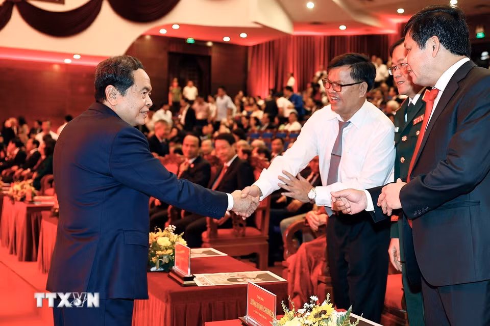 Chủ tịch Quốc hội Trần Thanh Mẫn với đại biểu dự Lễ kỷ niệm. (Ảnh: Doãn Tấn/TTXVN)