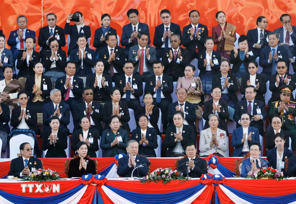 Tổng Bí thư Tô Lâm và Phu nhân cùng các đại biểu dự Lễ kỷ niệm 50 năm Quốc khánh Lào và 105 năm Ngày sinh Chủ tịch Kaysone Phomvihane. (Ảnh: Thống Nhất/TTXVN)