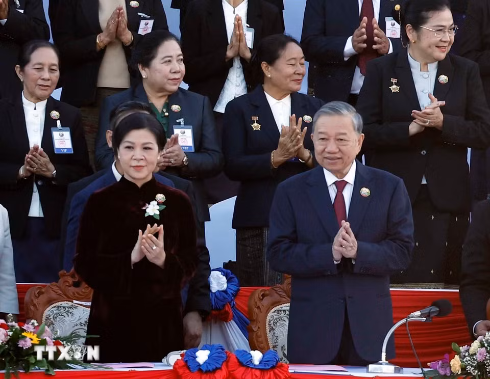 Tổng Bí thư Tô Lâm và Phu nhân dự Lễ kỷ niệm 50 năm Quốc khánh Lào và 105 năm Ngày sinh Chủ tịch Kaysone Phomvihane. (Ảnh: Thống Nhất\/TTXVN)