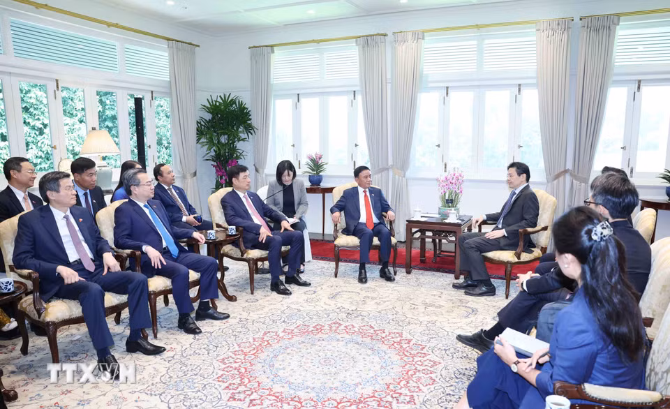 Thường trực Ban Bí thư Trần Cẩm Tú hội kiến Tổng Thư ký Đảng Hành động Nhân dân, Thủ tướng Singapore Lawrence Wong. (Ảnh: Phương Hoa/TTXVN)