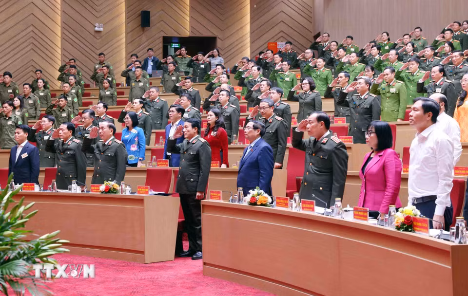 Thủ tướng Phạm Minh Chính dự Hội nghị Sơ kết 01 năm triển khai lực lương tham gia bảo vệ an ninh, trật tự ở cơ sở. (Ảnh: Phạm Kiên/TTXVN)