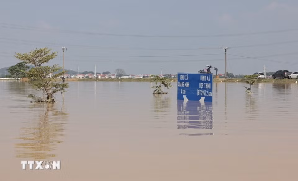 Mực nước dâng cao chưa từng có trong lịch sử. (Ảnh: Trần Việt/TTXVN)