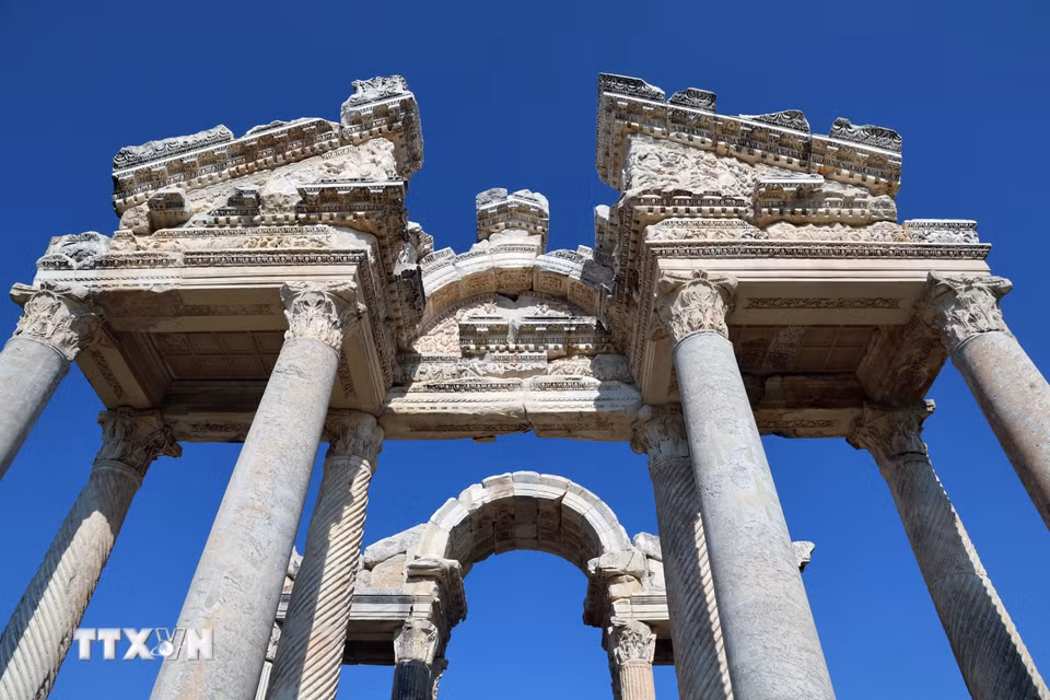 Những tàn tích kiến trúc tại thành phố cổ Aphrodisias, huyện Karacasu, tỉnh Aydin, Thổ Nhĩ Kỳ. (Ảnh: THX/TTXVN phát)