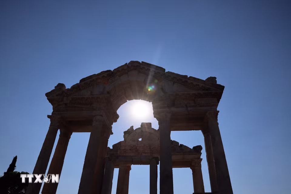 Tàn tích kiến trúc tại thành phố cổ Aphrodisias, huyện Karacasu, tỉnh Aydin, Thổ Nhĩ Kỳ. (Ảnh: THX/TTXVN phát)