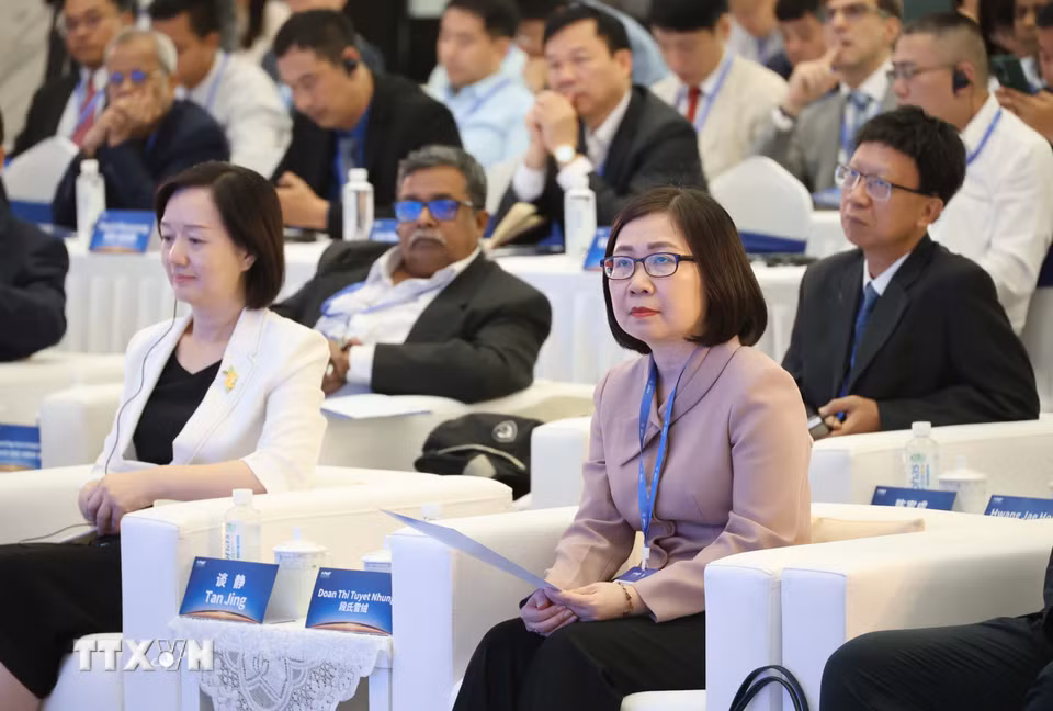 Phó Tổng Giám đốc Thông tấn xã Việt Nam Đoàn Thị Tuyết Nhung tham dự Diễn đàn nhánh Quảng Châu với chủ đề “Cơ hội phát triển châu Á-Thái Bình Dương nhờ hợp tác đổi mới mở” tại Quảng Châu. (Ảnh: Công Tuyên/TTXVN)