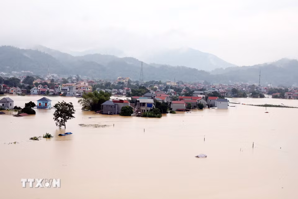 Nhiều khu dân cư tại xã Tràng Định, tỉnh Lạng Sơn, chìm trong biển nước. (Ảnh: Văn Đạt/TTXVN)
