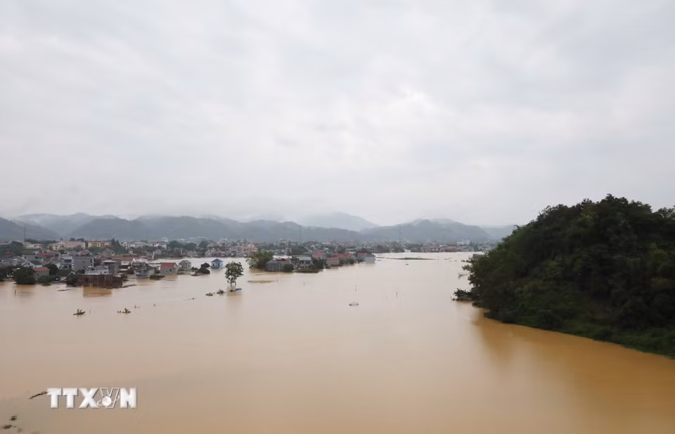 Nhiều khu dân cư tại xã Tràng Định, tỉnh Lạng Sơn, chìm trong biển nước. (Ảnh: Văn Đạt/TTXVN)