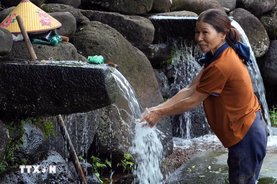 Hệ thống giếng cổ không chỉ có giá trị lịch sử, văn hóa mà còn là điểm đến hấp dẫn du khách khi đến Quảng Trị. (Ảnh: Tá Chuyên/TTXVN)