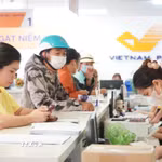 Các địa phương thực hiện thí điểm chuẩn bị các điều kiện nguồn lực cần thiết; phối hợp với Tổng Công ty Bưu điện Việt Nam dự kiến lựa chọn Điểm, danh mục thủ tục hành chính và công việc khác liên quan để đưa Điểm vào hoạt động. (Nguồn: TTXVN)