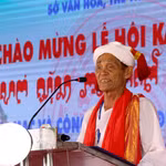 Sư cả Thường Xuân Hữu đại diện cho đồng bào Chăm theo đạo Bàlamôn phát biểu tại Lễ hội Ka Tê hàng năm. (Nguồn: TTXVN)