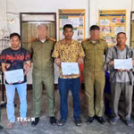 Lực lượng chuyên án đã đấu tranh, bắt giữ 3 đối tượng người Lào có liên quan vụ việc, gồm: A Mày (sinh năm 1962), Thạo A Lăm (sinh năm 1983) và Thạo Đỏ (sinh năm 1981). (Ảnh: TTXVN phát)