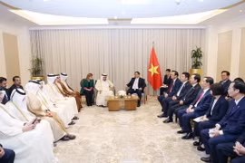 Thủ tướng Phạm Minh Chính tiếp đoàn doanh nghiệp do ông Sheikh Faisal bin Qassim bin Faisal Al-Thani, Chủ tịch Hiệp hội Doanh nghiệp Qatar (QBA) dẫn đầu. (Ảnh: Dương Giang/TTXVN)