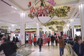 Người dân mua sắm dịp Black Friday tại New York (Mỹ) ngày 24/11/2023. (Ảnh: Kyodo/TTXVN)