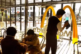 Một cửa hàng của McDonald's. (Ảnh: AFP/TTXVN)