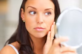 Đối với phụ nữ, mụn trứng cá đáng sợ đến mức nào?