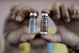 Vắcxin Dengvaxia trong chiến dịch tiêm phòng sốt xuất huyết cho học sinh tiểu học tại Manila, Philippines ngày 4/4/2016. (Nguồn: AFP/TTXVN)