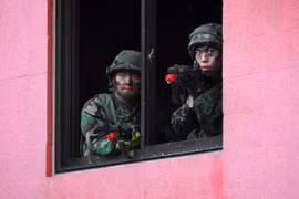 Binh sỹ Hàn Quốc trong một cuộc diễn tập tại Pocheon ngày 19/9. (Nguồn: AFP/TTXVN))