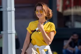 Bella Hadid "đốt cháy" mùa Hè với thời trang phong cách đường phố
