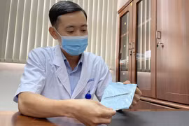 Lấy thành công cây đinh vít dài 15cm cắm trong dạ dày bệnh nhân