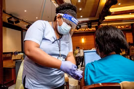 Fiji áp dụng quy định "không tiêm vaccine COVID-19, không việc làm"