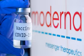 Moderna phát triển vaccine điều trị COVID-19 kết hợp cúm hàng năm