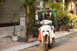 [Video] Hà Nội cho phép hơn 14.000 shipper được hoạt động giao hàng