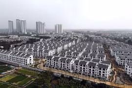 Có nên “chốt cứng” việc giao dịch bất động phải thực hiện qua sàn?