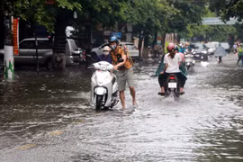 Mưa dông tiếp diễn ở Bắc Bộ, Thanh Hóa, đề phòng lũ quét và sạt lở đất