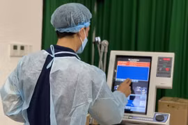 200 máy thở cao cấp, hiện đại từ Đức đã hạ cánh tại TP Hồ Chí Minh