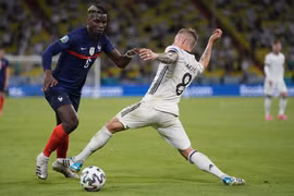 Lý giải việc Pogba chơi hay trong màu áo Pháp hơn Manchester United