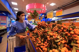 Vải Việt Nam cạnh tranh tốt với Trung Quốc tại thị trường Singapore