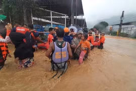 Bão Rai mạnh lên cấp cao nhất, sức gió 240 km/h khi đổ bộ Philippines