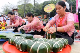 Giỗ Tổ Hùng Vương 2021: Sôi nổi hội thi nấu bánh chưng, bánh giày