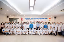 Viện Huyết học-Truyền máu TƯ cử đoàn cán bộ hỗ trợ miền Nam chống dịch