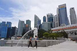 Malaysia thử nghiệm mở lại địa điểm du lịch, Singapore tạm hoãn mở cửa