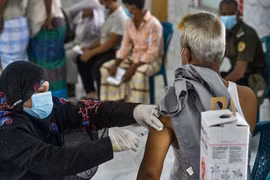 WHO hối thúc chấm dứt tình trạng “bất bình đẳng” về tiếp cận vaccine