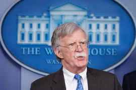 Cố vấn An ninh quốc gia Mỹ John Bolton phát biểu tại một cuộc họp báo ở Washington, DC. (Ảnh: AFP/TTXVN)