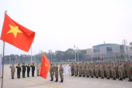 Cán bộ, nhân viên Bệnh viện dã chiến cấp 2 số 2 phát động thi đua lập công dâng Bác. (Ảnh: Dương Giang/TTXVN)
