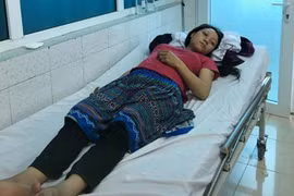 Chị Lý Thị Khu (20 tuổi, đang mang thai 18 tuần) bị ngộ độc Nấm đang được điều trị ở Bệnh viện Đa khoa tỉnh Lai Châu. (Ảnh: TTXVN)