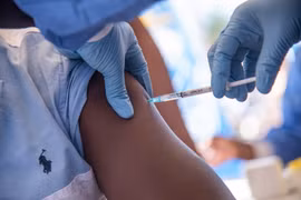 Tiêm vắcxin phòng sởi tại Mbandaka, CHDC Congo. (Ảnh: AFP/TTXVN)