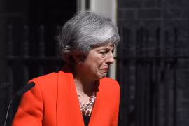 Thủ tướng Anh Theresa May chính thức đệ đơn từ chức. (Ảnh: THX/TTXVN)