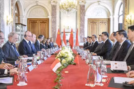 Hoàng thân Monaco Albert II và Chủ tịch Trung Quốc Tập Cận Bình trong cuộc hội đàm ở Monaco ngày 24/3/2019. (Ảnh: THX/TTXVN) 