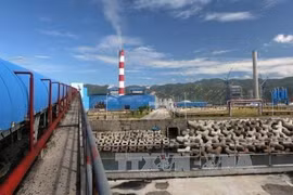 Một góc Trung tâm Nhiệt điện Vĩnh Tân, Bình Thuận. Ảnh: Ngọc Hà/TTXVN)