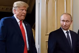 Tổng thống Mỹ Donald Trump (trái) và Tổng thống Nga Vladimir Putin. (Ảnh: AFP/TTXVN)