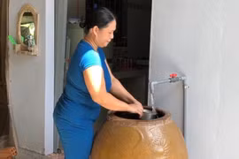 Nước sạch là một trong những dự án trọng điểm ứng phó biến đổi khí hậu tại Bến Tre. (Ảnh minh họa: Thanh Sang/TTXVN)