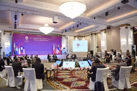Thủ tướng Nguyễn Xuân Phúc dự Phiên họp kín của các Nhà lãnh đạo ASEAN. (Ảnh: TTXVN)