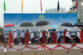 Lễ khởi công dự án xây dựng cầu vượt nút giao đường Hoàng Quốc Việt-Nguyễn Văn Huyên. (Ảnh: Tuyết Mai/TTXVN)