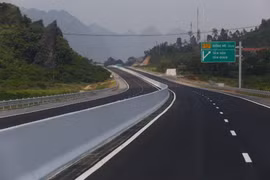 Tuyến đường cao tốc Bắc Giang - Lạng Sơn, đoạn tuyến Bắc Giang-Chi Lăng mới được hoàn thành. (Ảnh: Minh Quyết/TTXVN)